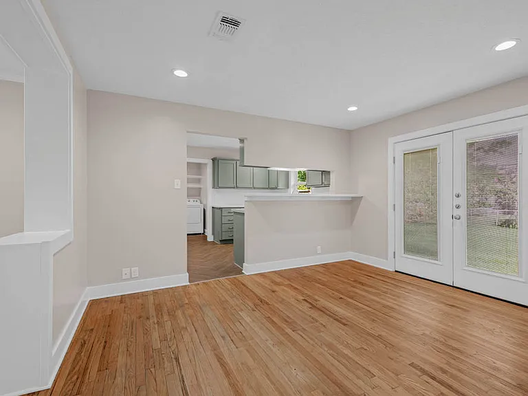 712 E North Ave — Photo 5