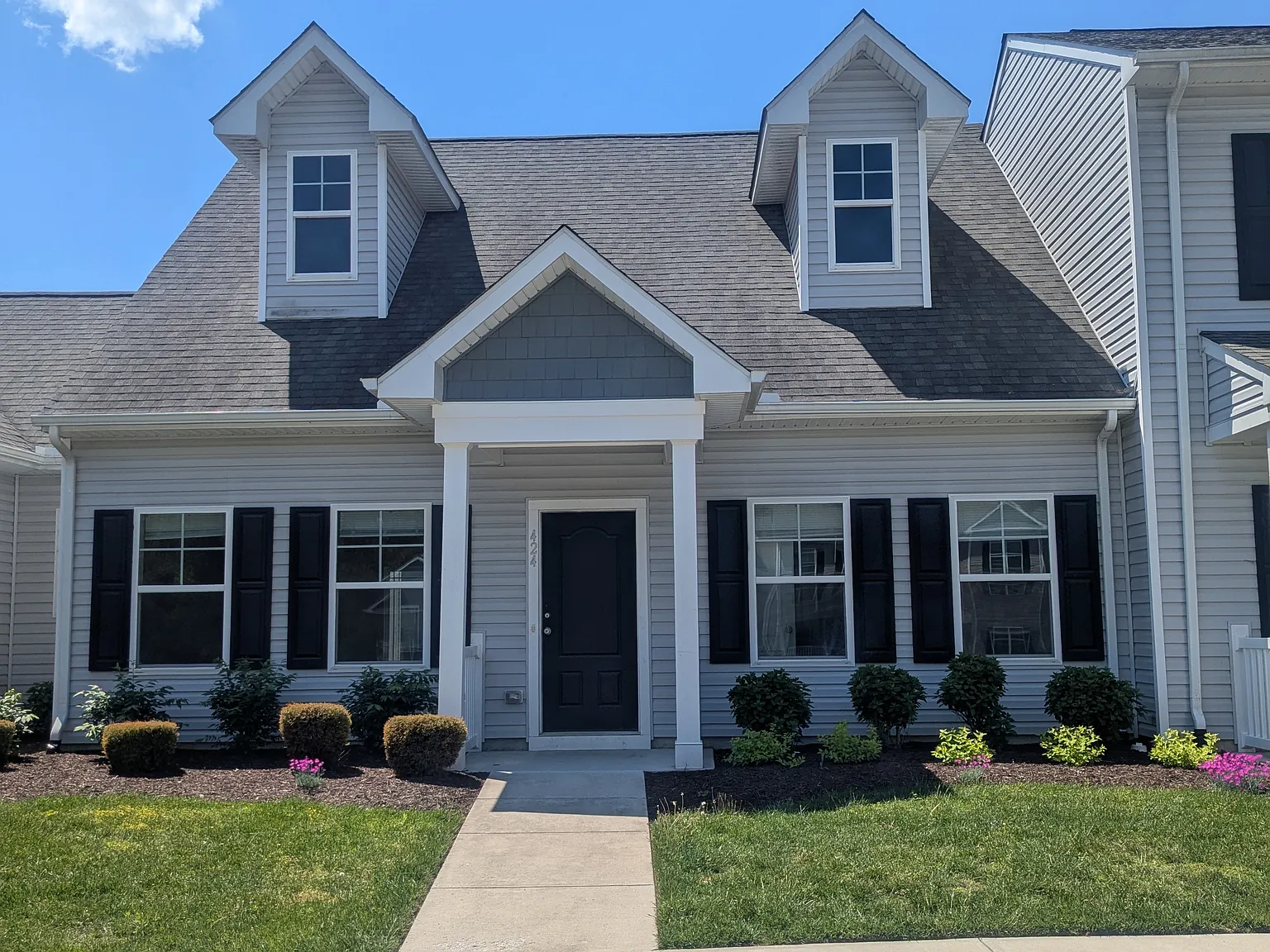 3 bed, 2.5 bath, 1350 sqft, $1,999 — Photo 1
