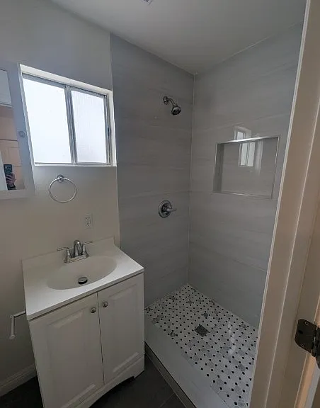 2250 E 103rd St — Photo 3