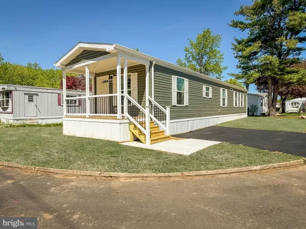 3201 Claysburg Dr, Morrisville, PA 19067