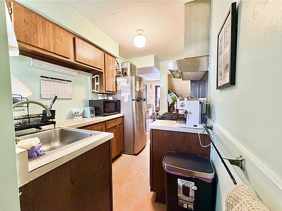 5th image of 3303 Niagara St