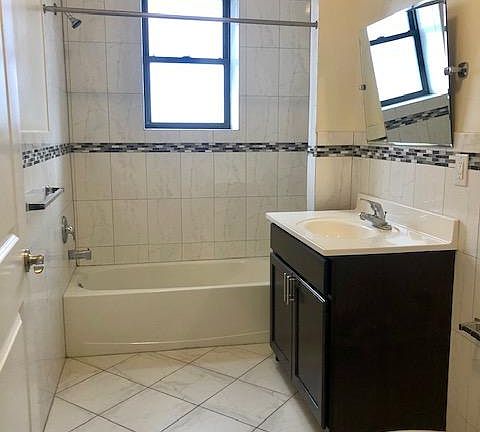 4th image of 95 N Walnut St APT 504