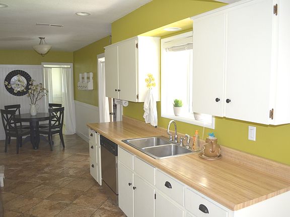 5th image of 107 N Blackmore Ave