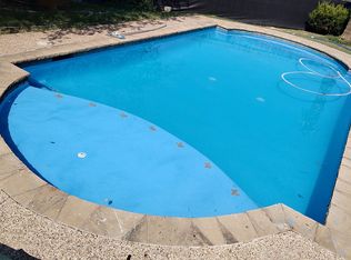 933 Meadowcrest Dr, Burleson, TX 76028