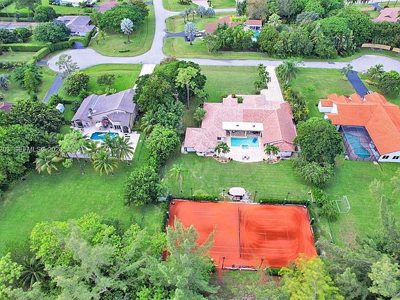 3rd image of 22180 Woodset Ln