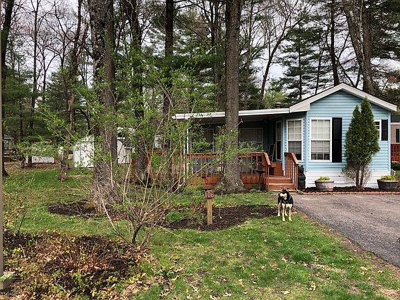 Nice yard w/ 2 parking spots