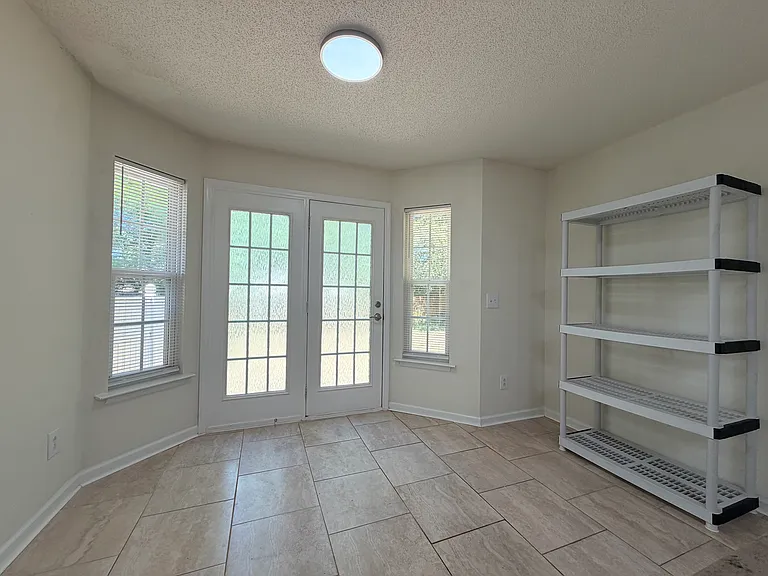 4832 Lighthouse Ct — Photo 6