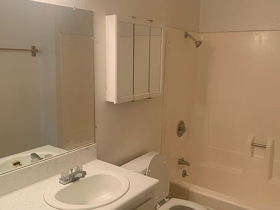 5th image of 412 Plymouth Dr APT 6