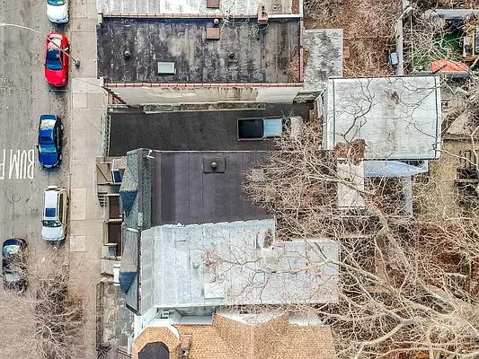 4th image of 1319 Clay Ave
