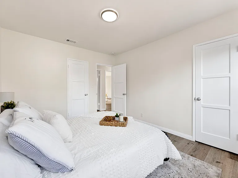 17350 Hamlin St — Photo 21