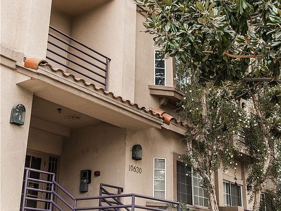 2nd image of 10630 Moorpark St Unit 303