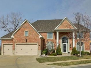 8131 Park Ridge Dr, Parkville, MO 64152
