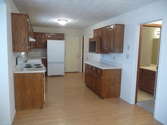 5th image of 821 Shawn Dr