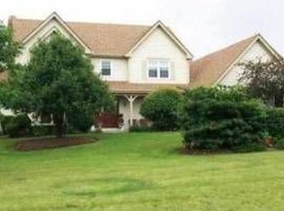 38W535 Bittersweet Ln, Elgin, IL 60124