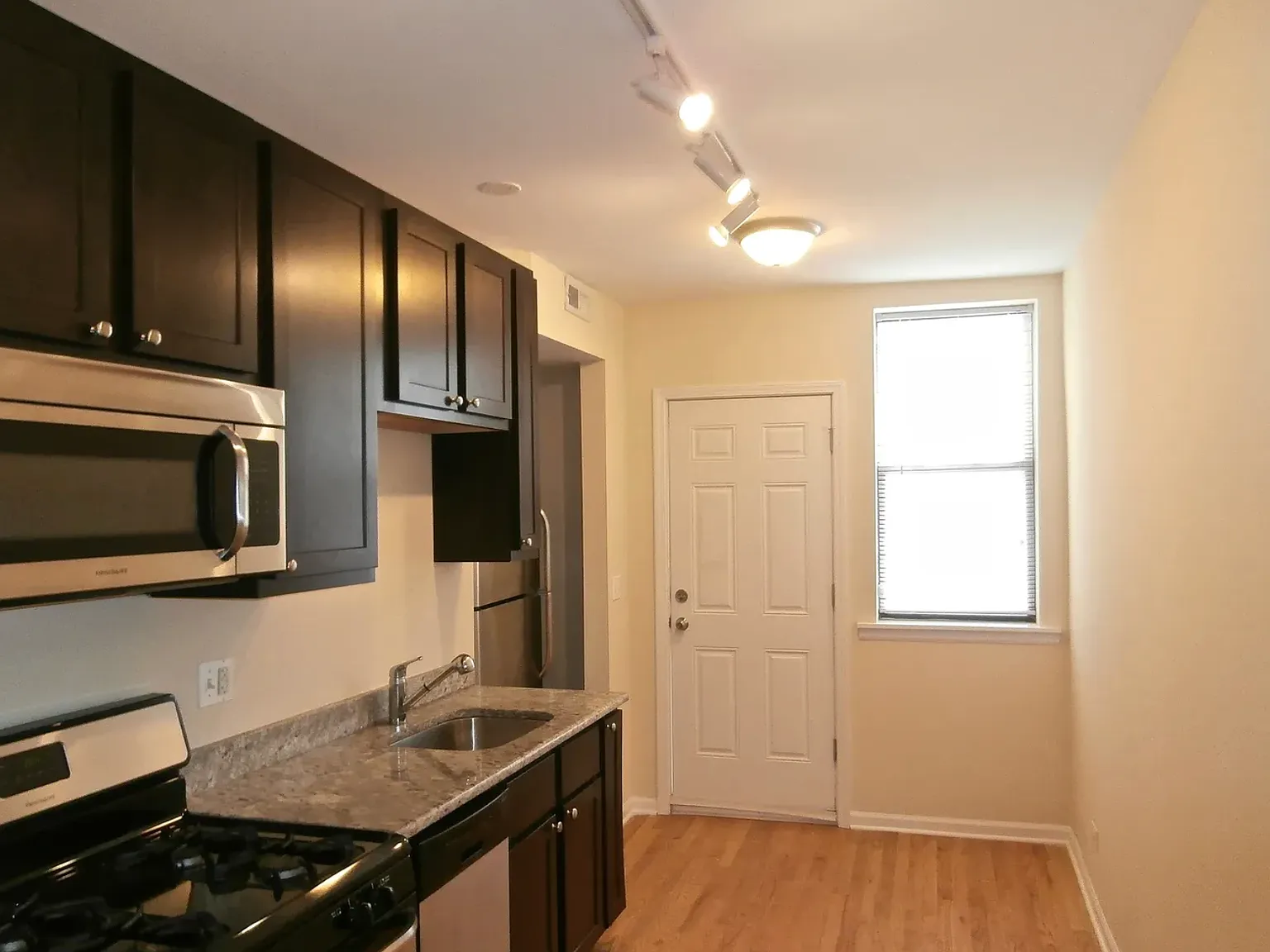 5 bed, $3,600 — Photo 3