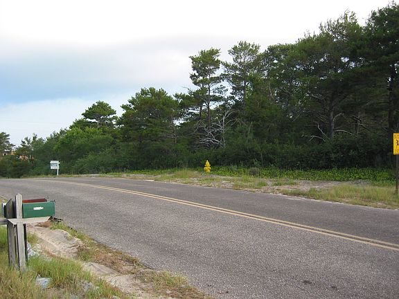 Rolling Dunes Drive frontage
