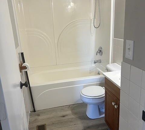 5th image of 262 Meadowbrook Dr