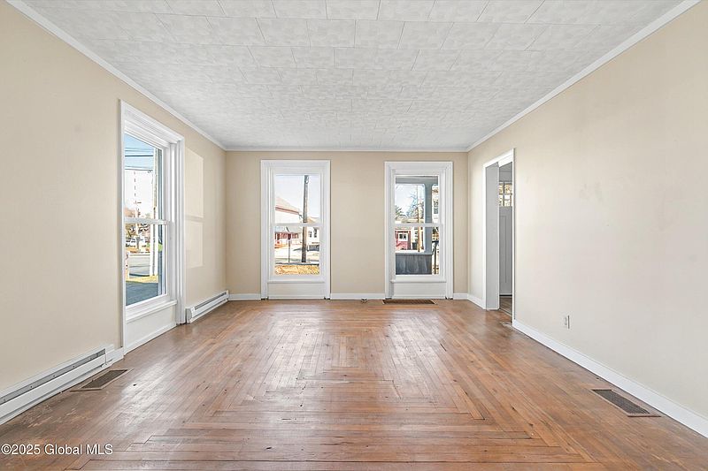 5th image of 6/8 E Main Street