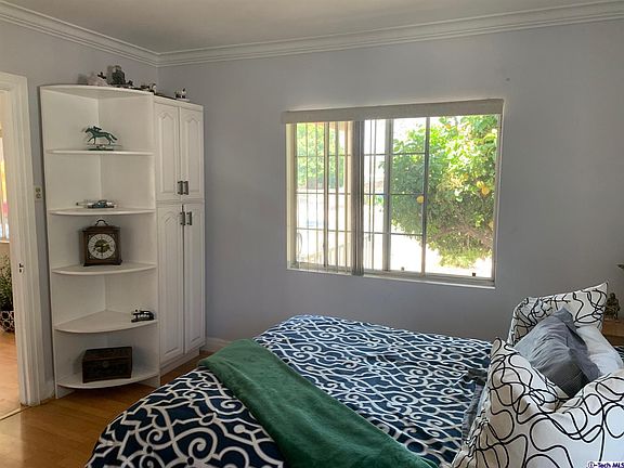 3rd image of 3833 Revere Ave