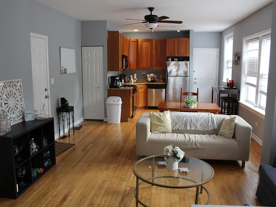 Living / Kitchen Area