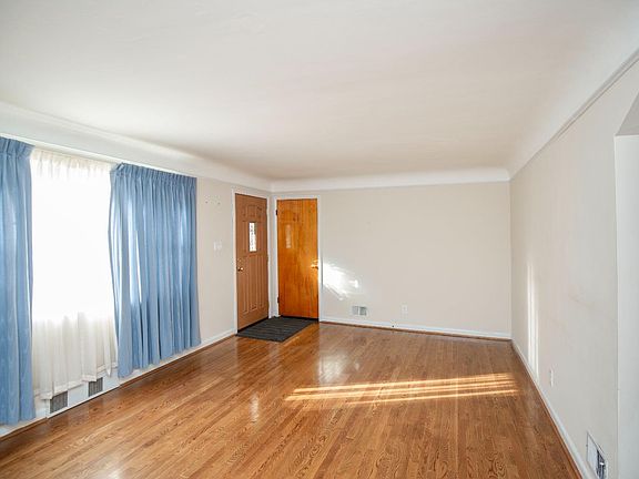 5th image of 2421 Carol Dr