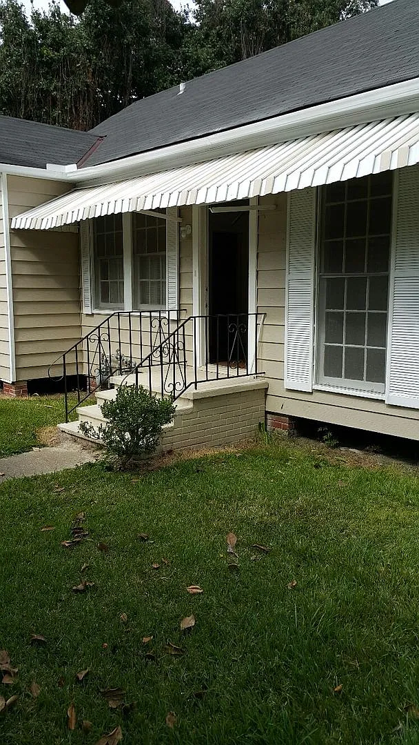 2933 Dayton Street - 4 bedrooms 2 baths — Photo 4