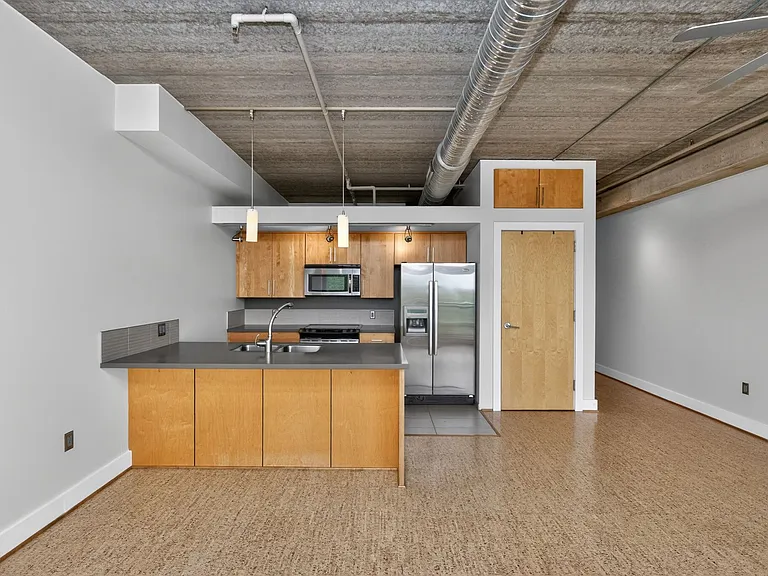 309 E 5th St — Photo 7