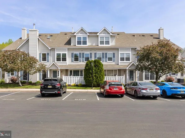 802 Oswego Ct, Mount Laurel, NJ 08054