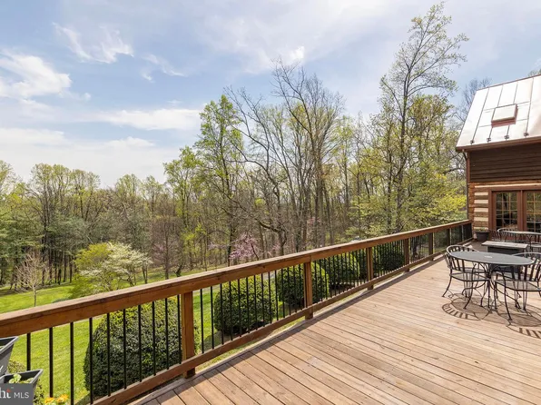 1460 Pitcock Ln, Winchester, VA 22602