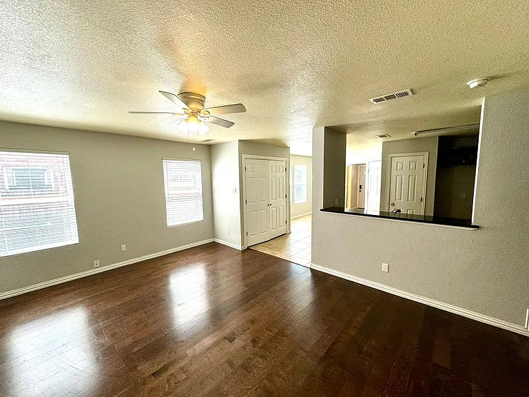2324 Bloomfield Dr — Photo 7