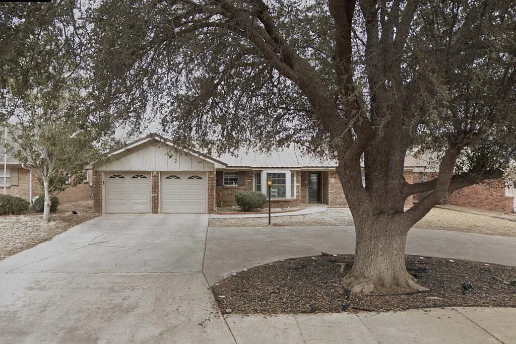 3 bed, 2.0 bath, 1716 sqft, $2,500 — Photo 1