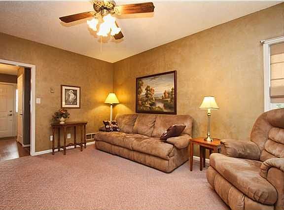 5th image of 4903 Fox Chase Dr