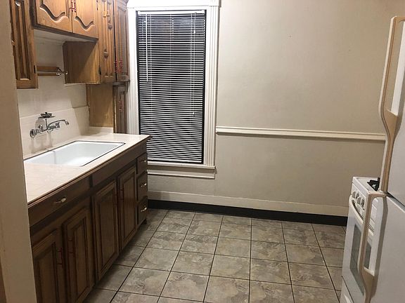 4th image of 1800 Sena St #1