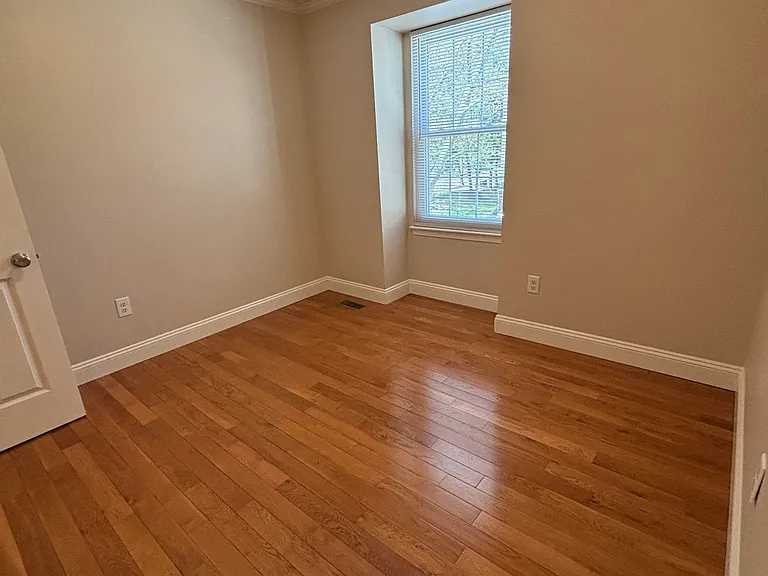 10308 College Sq — Photo 18