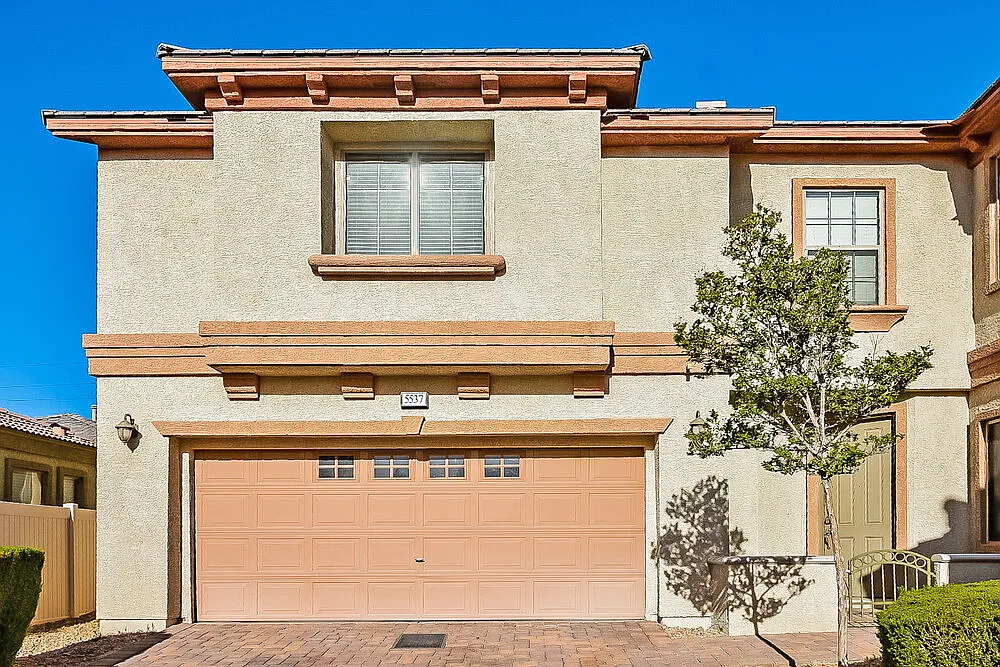 3 bed, 2.5 bath, 1805 sqft, $2,150 — Photo 1