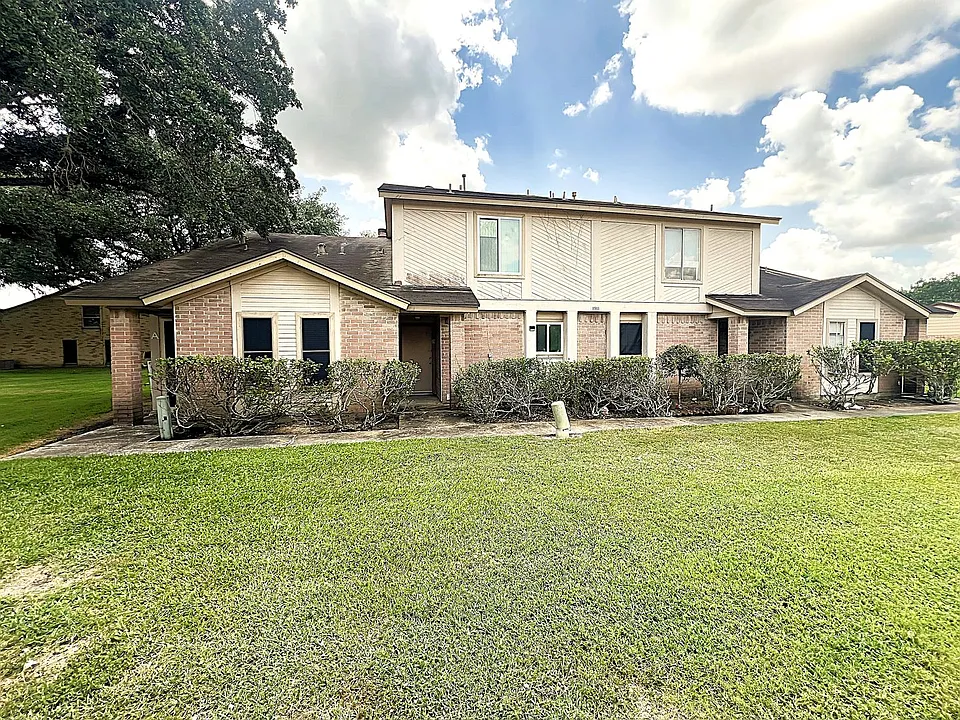 1911 Country Village Blvd #B