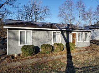 809 S 6th St, Ozark, MO 65721