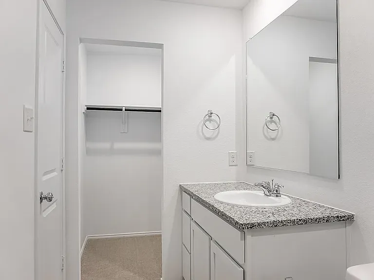 1424 Teak Ln — Photo 8