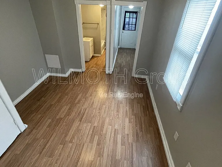 2631 Southeastern Ave — Photo 12