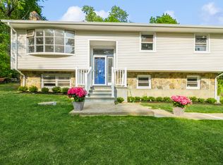 8 Laurel Dr, Brookfield, CT 06804