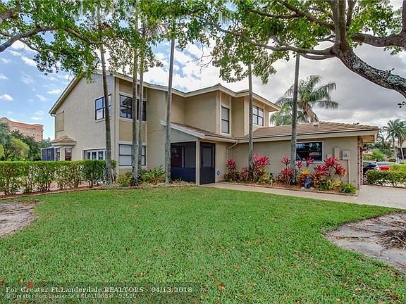 3rd image of 318 Lakeside Way