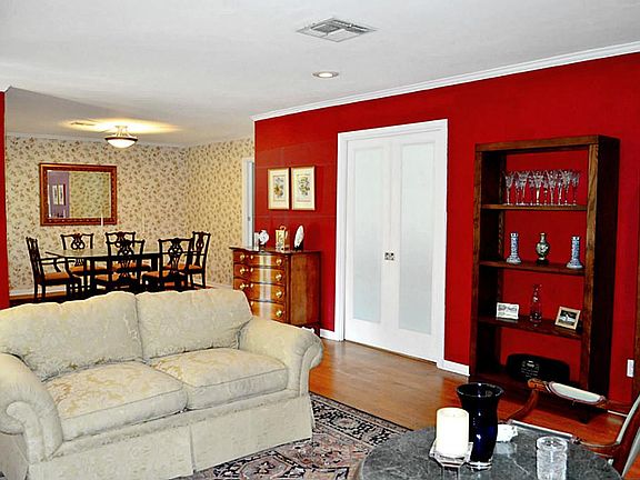 4th image of 6102 Waltway Dr