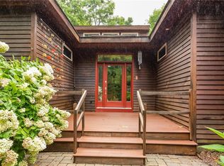 1 High Ledge Rd, Bloomfield, CT 06002