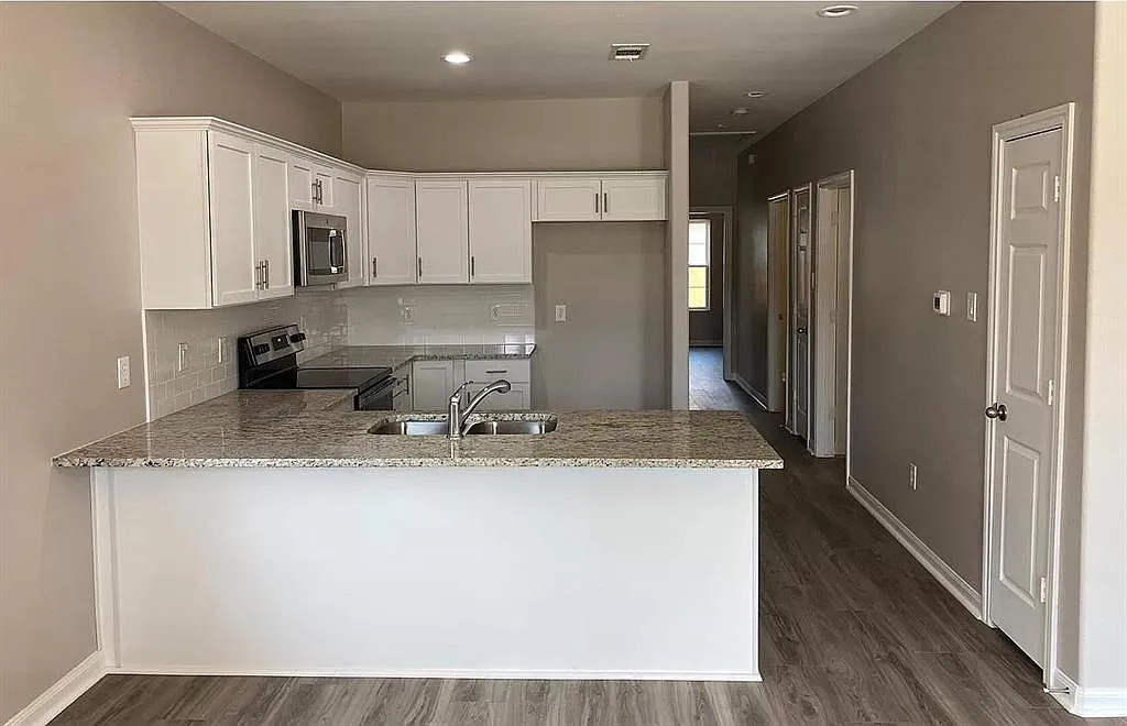 3 bed, 2.0 bath, 1115 sqft, $1,465 — Photo 3