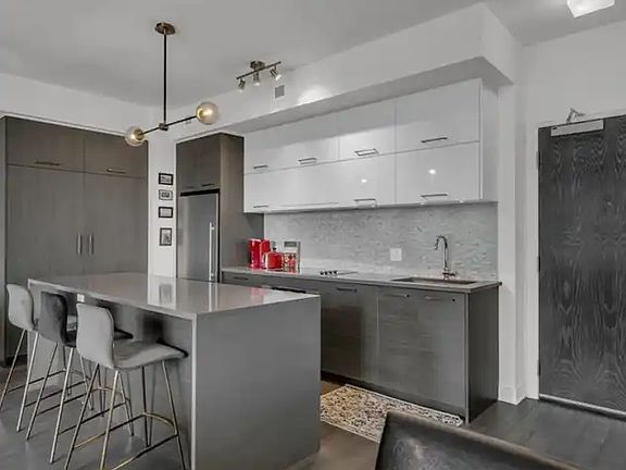 3rd image of 428 Sparks St #808