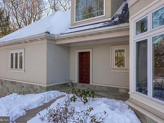 3rd image of 2492 Shaub Rd