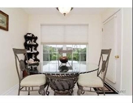 4th image of 924 N Village Dr Unit 1