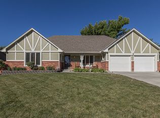 212 NE Bordner Dr, Lees Summit, MO 64086