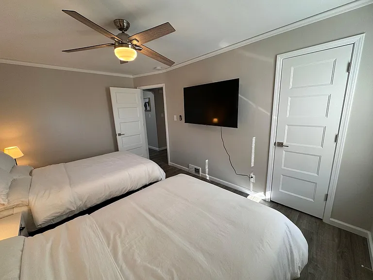 1607 Catalpa Dr — Photo 5