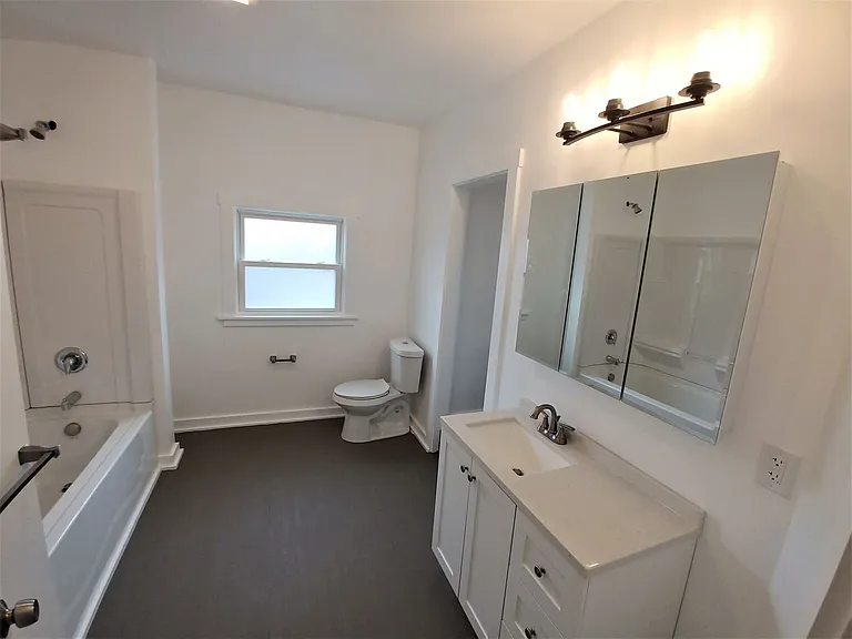 410 Walter St — Photo 10